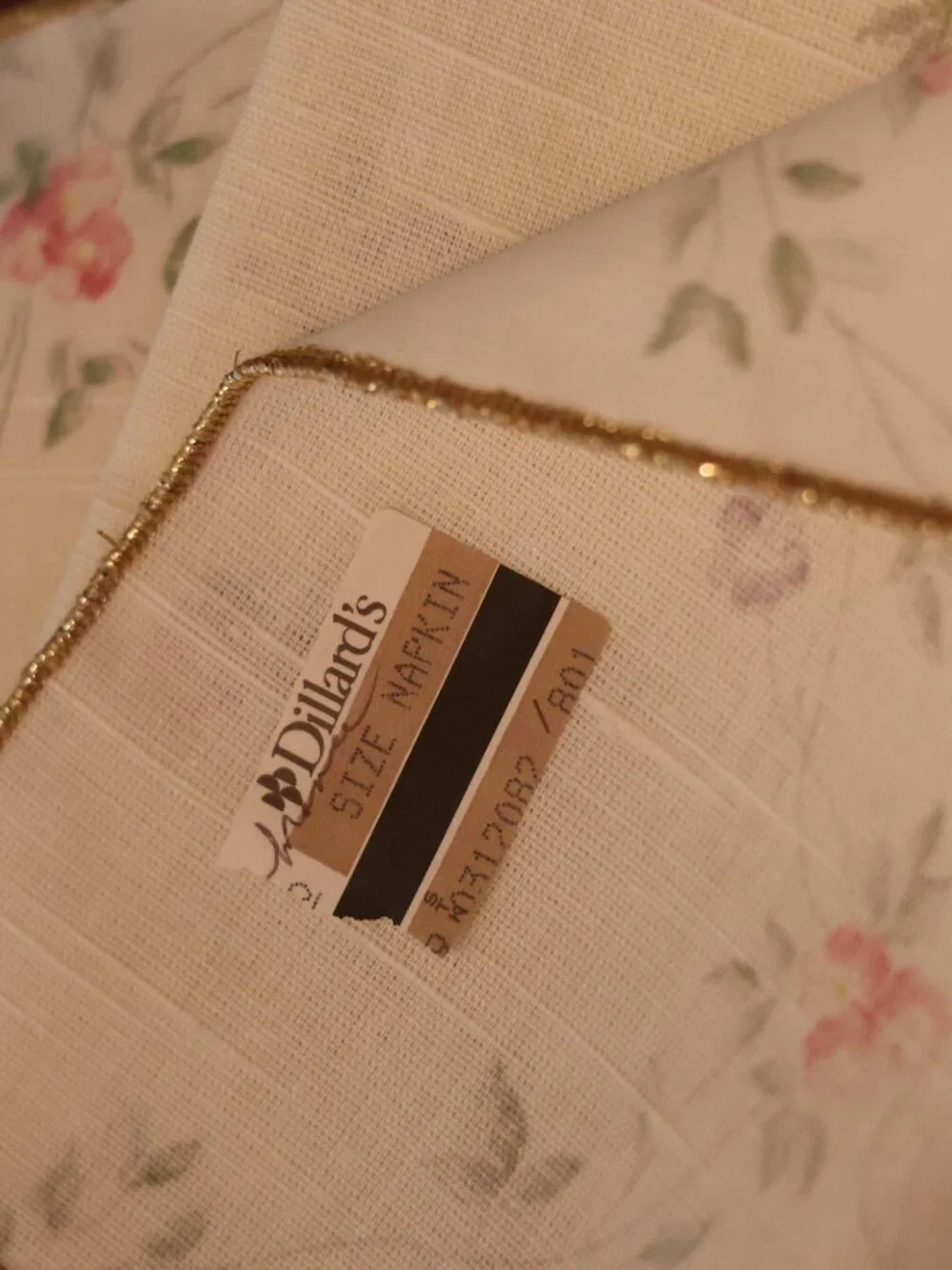 Set of 4 NWVT Vintage Floral Napkins